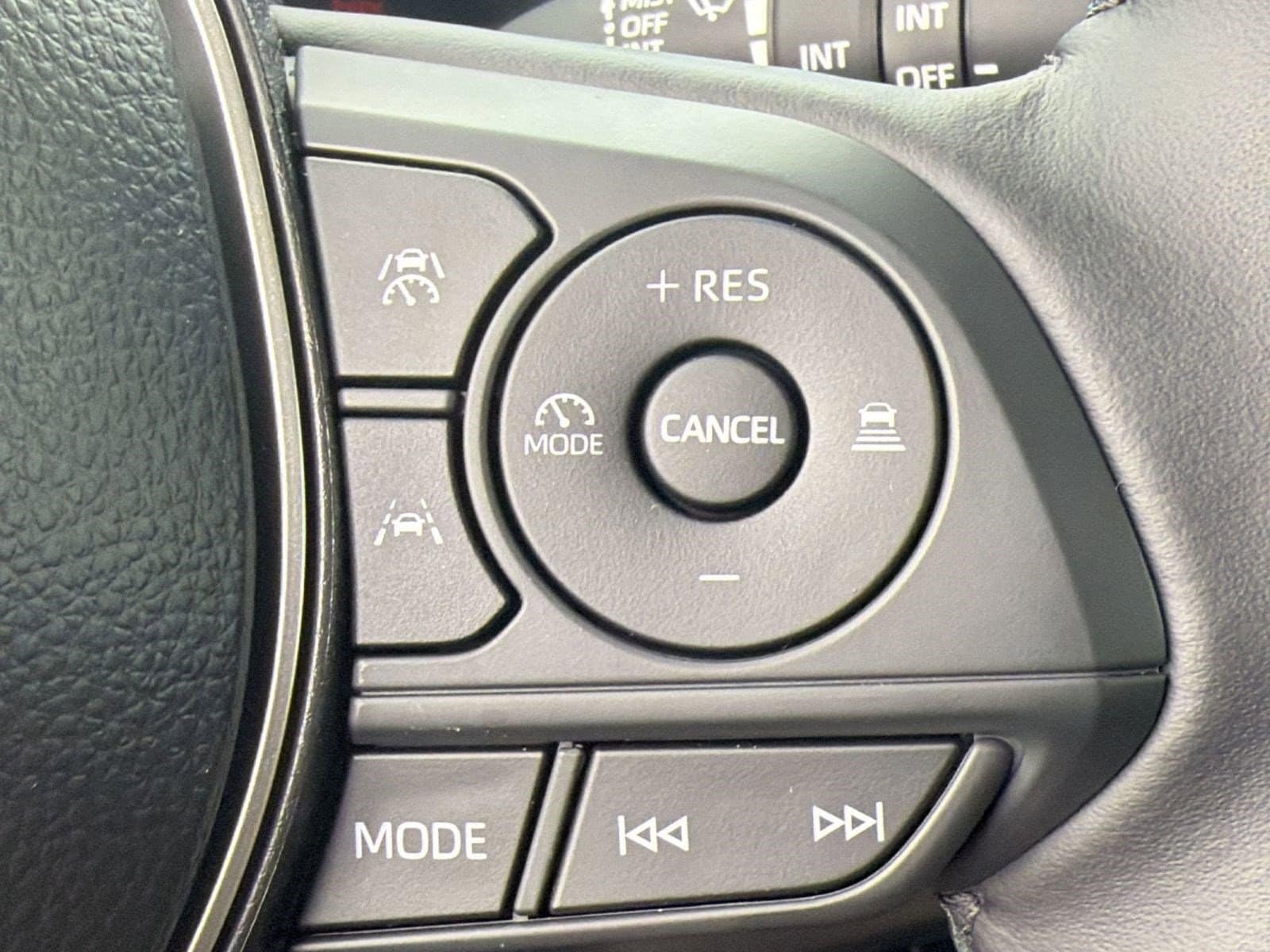 2026 Toyota Corolla Cross XLE - Photo 21