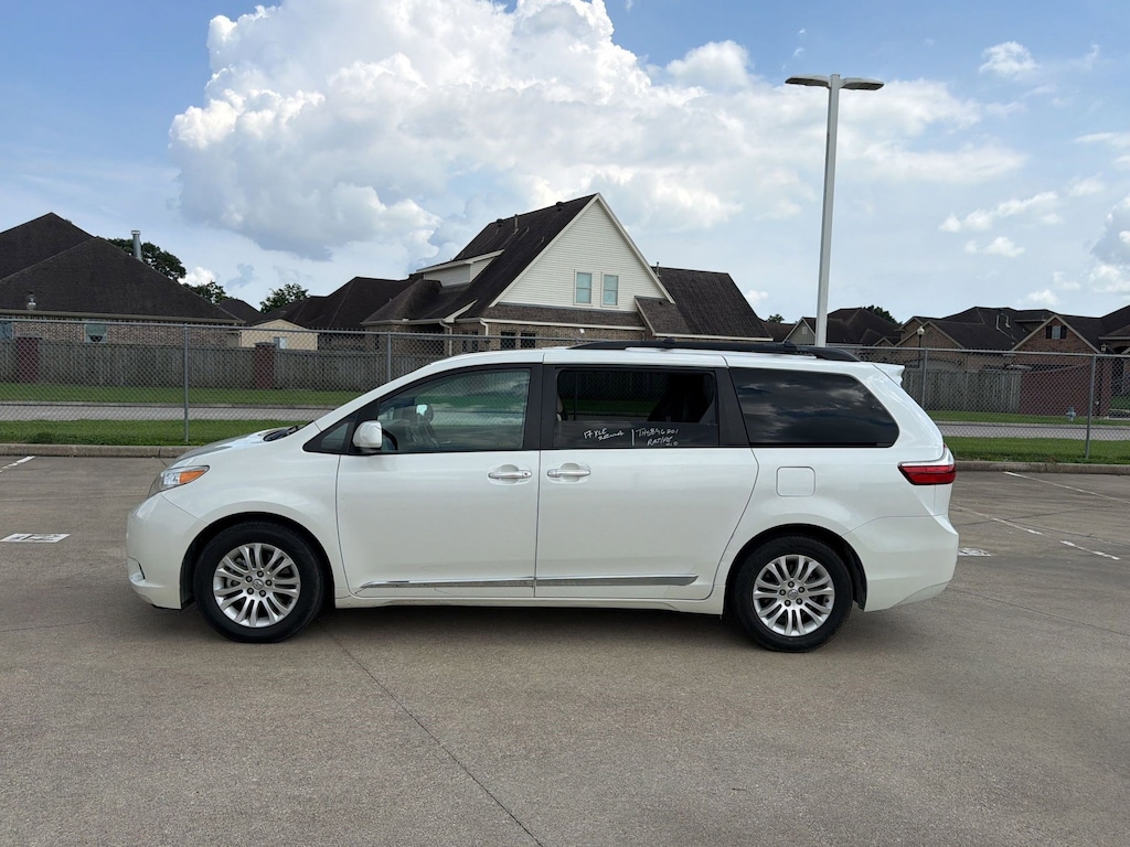 Used 2017 Toyota Sienna XLE Auto Access Seat Van