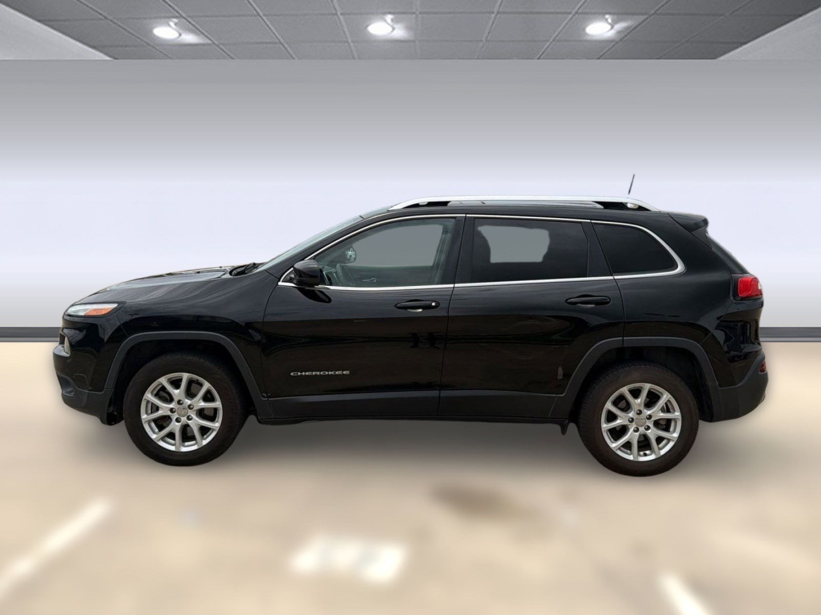 Used 2018 Jeep Cherokee Latitude Plus with VIN 1C4PJLLB5JD552789 for sale in Nederland, TX