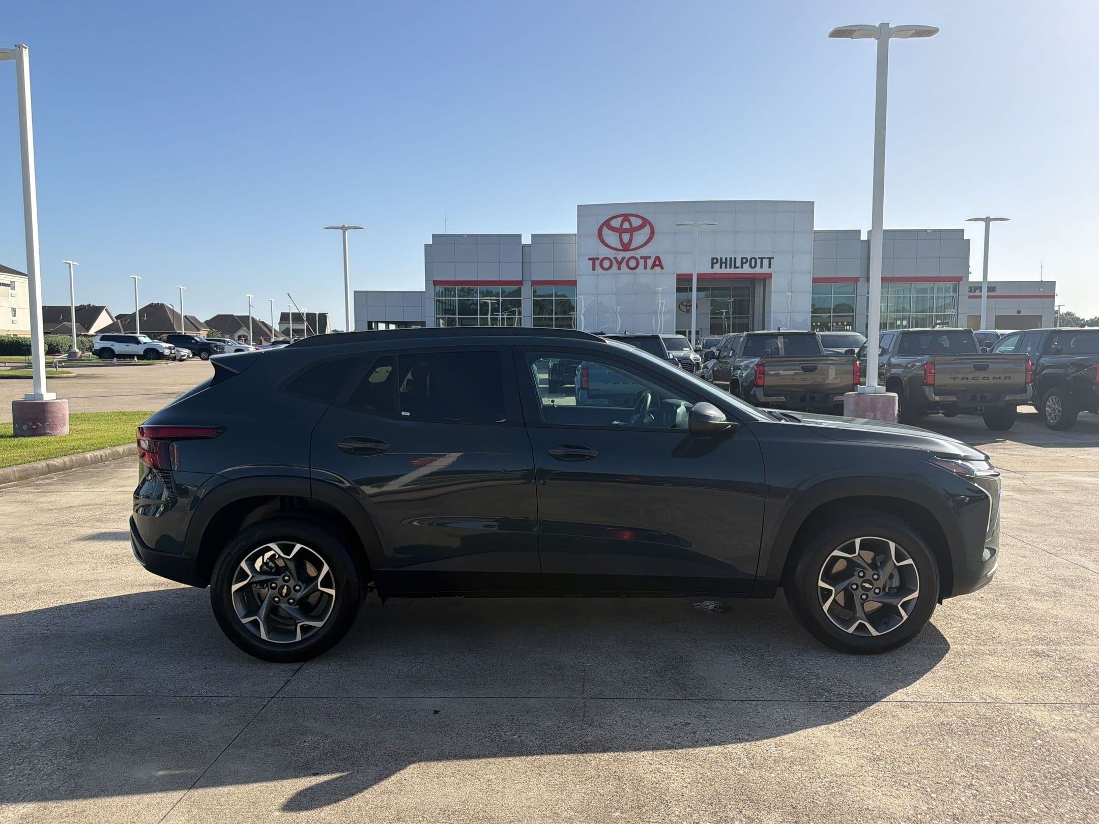 2025 Chevrolet Trax LT - Photo 8