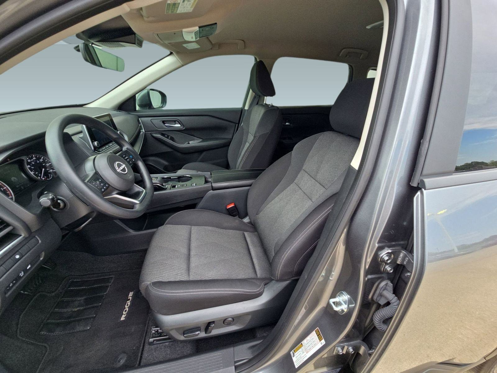 2024 Nissan Rogue SV photo 4