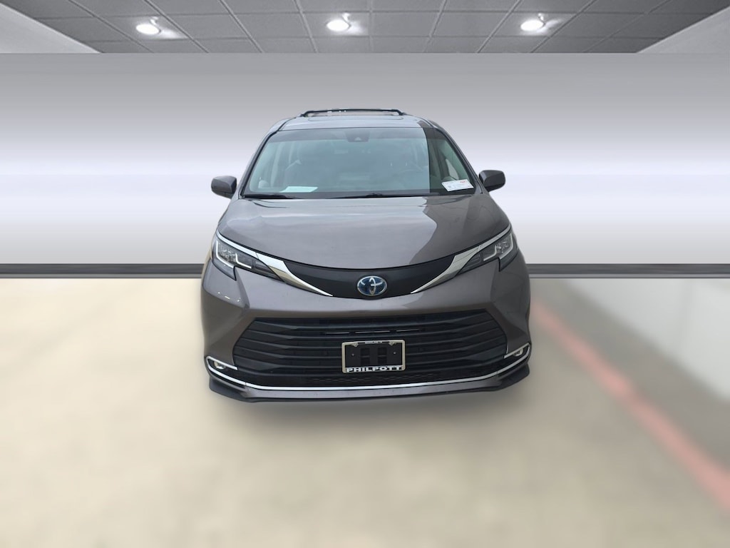 Used 2021 Toyota Sienna XLE Van