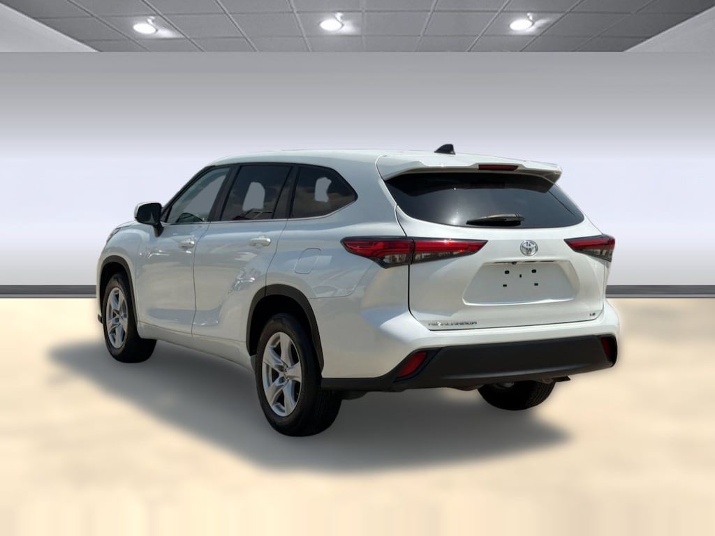 Used 2023 Toyota Highlander LE SUV