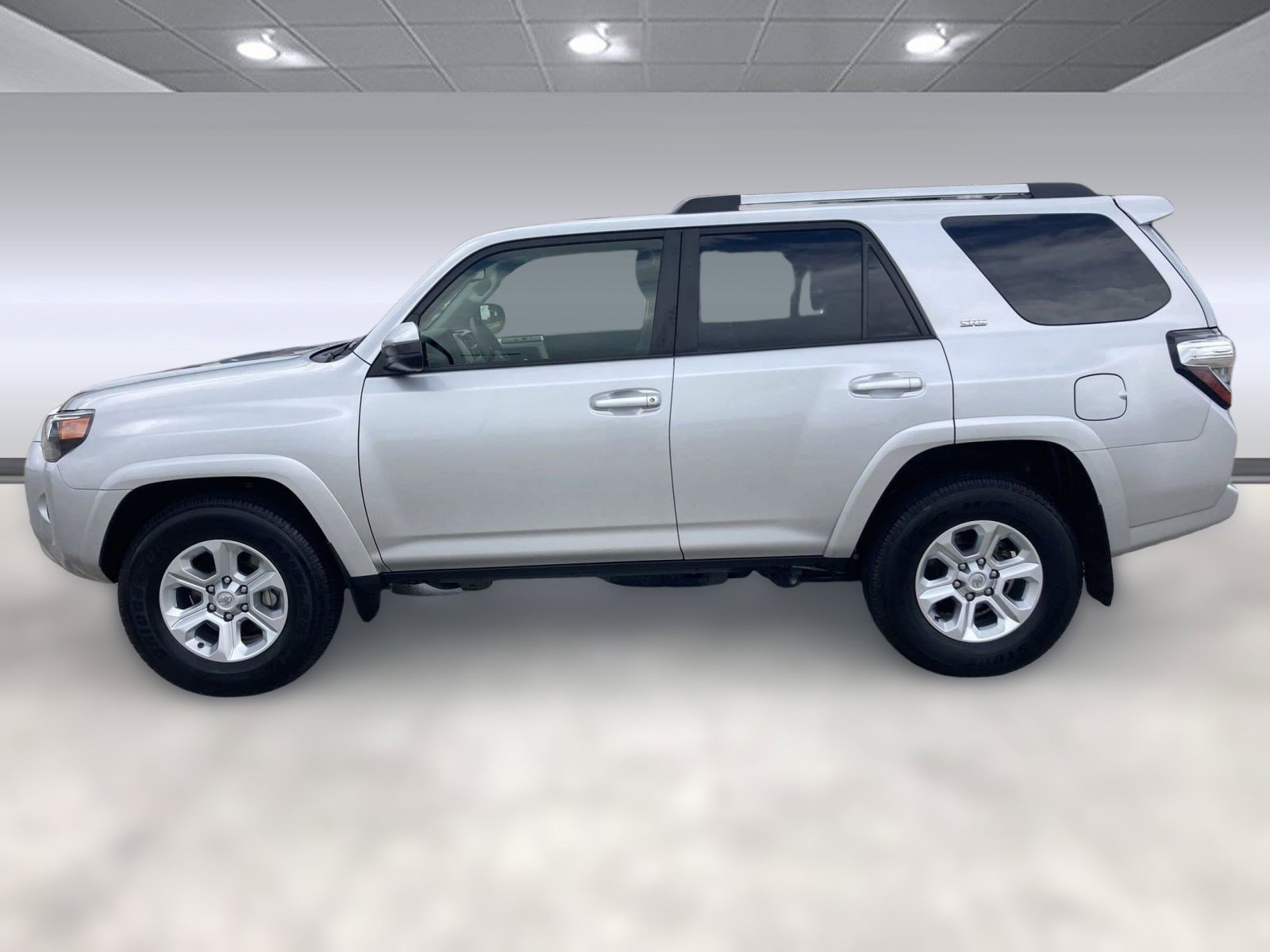 2024 Toyota 4Runner SR5 photo 2