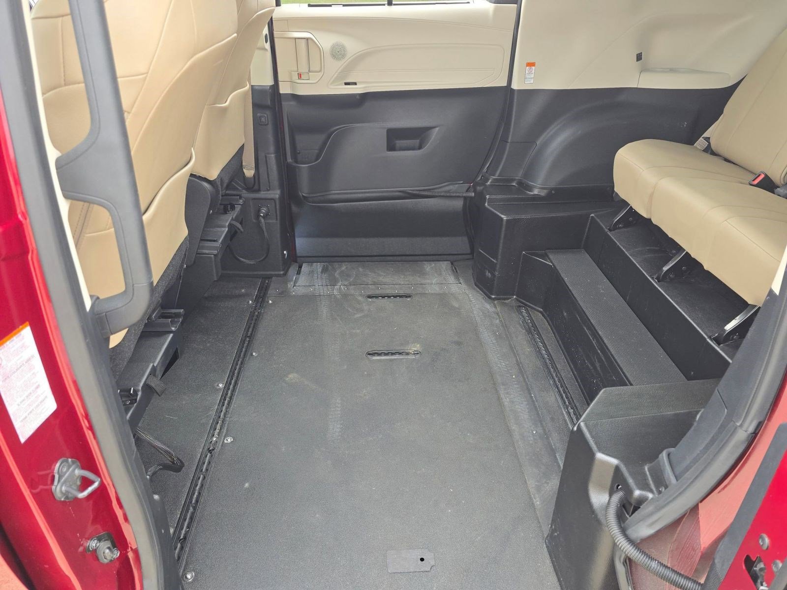 2022 Toyota Sienna XLE - Photo 24