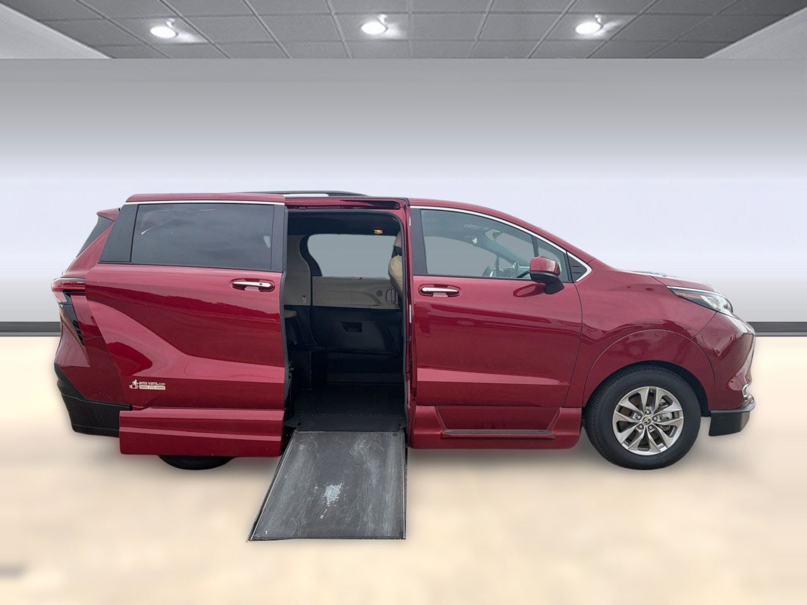 2022 Toyota Sienna XLE - Photo 8