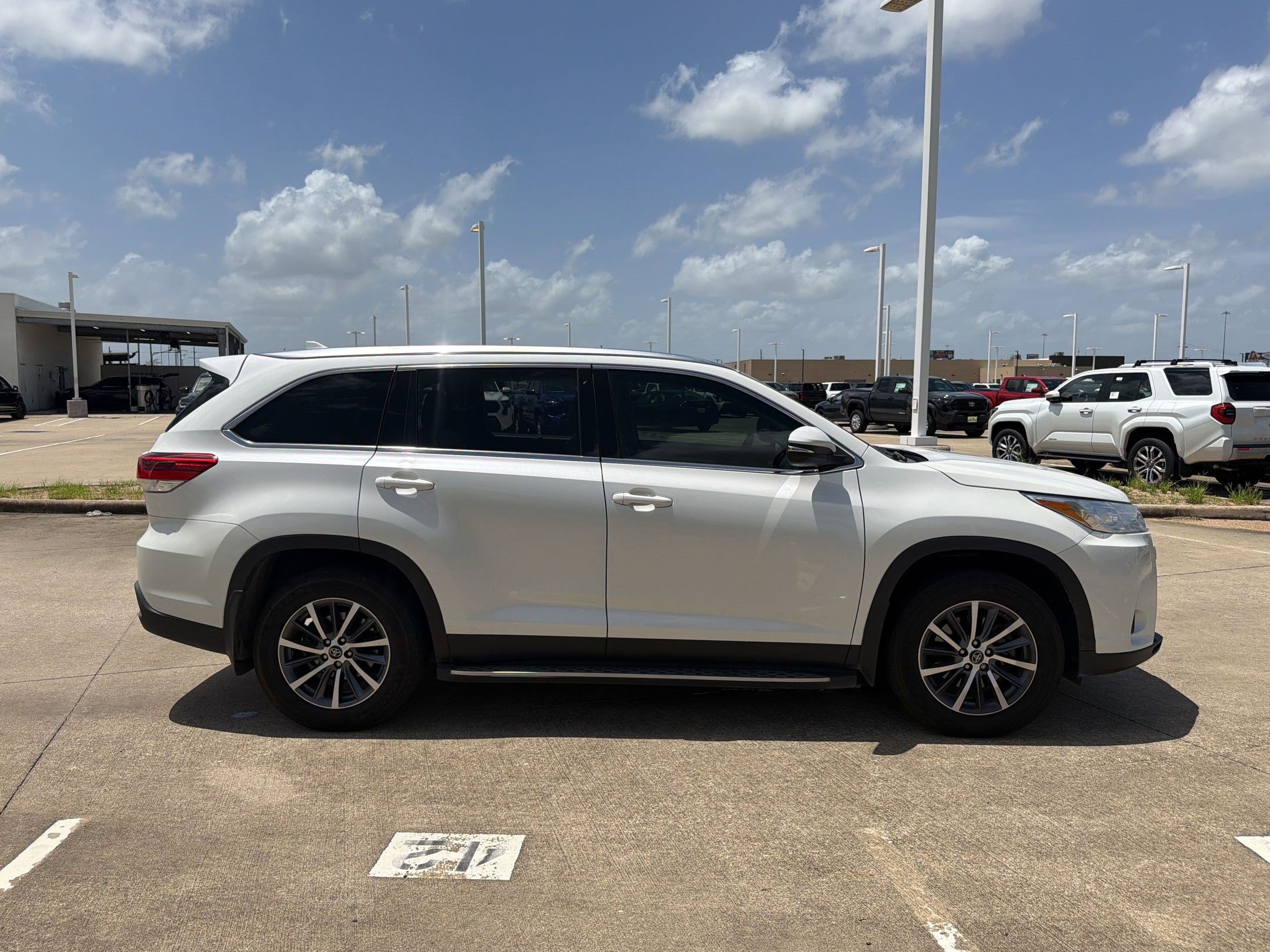 Highlander XLE SUV