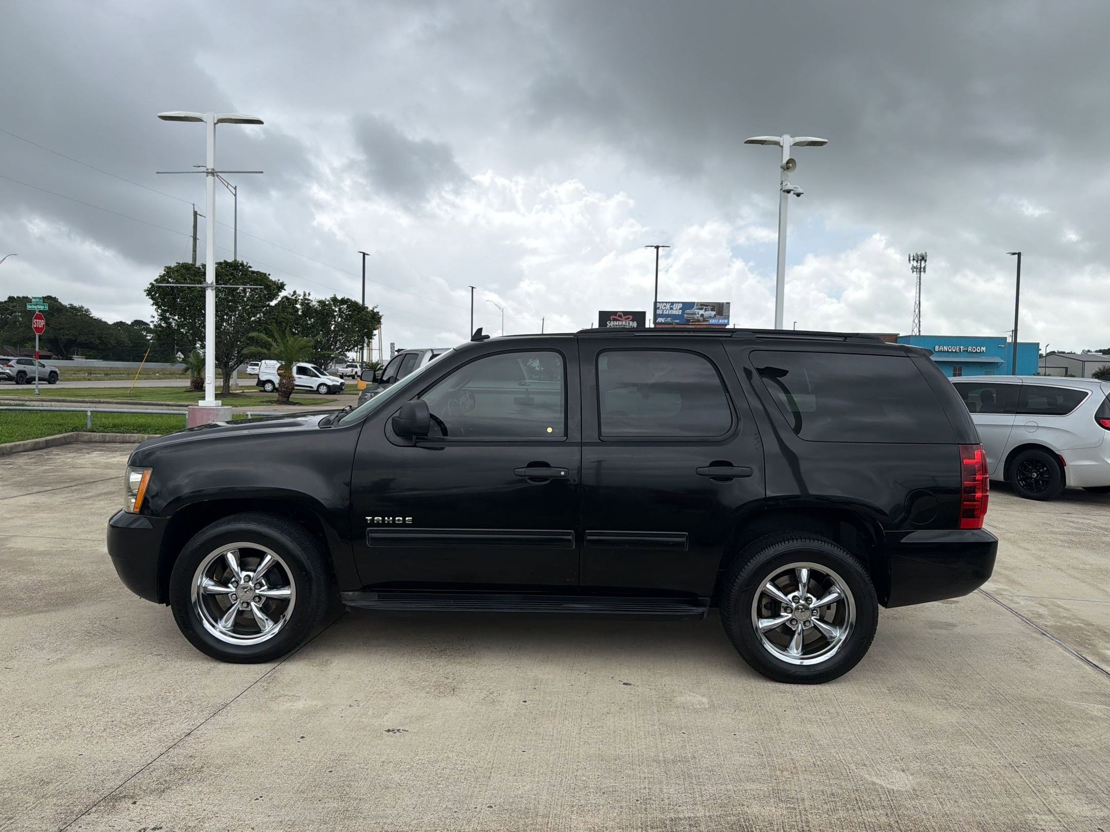 Used 2010 Chevrolet Tahoe LS with VIN 1GNUCAE09AR285339 for sale in Nederland, TX