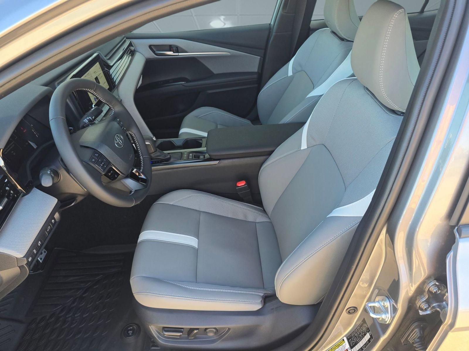 2026 Toyota Camry SE photo 4