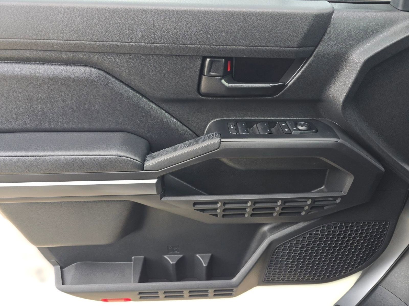 2024 Toyota Tacoma SR5 - Photo 11