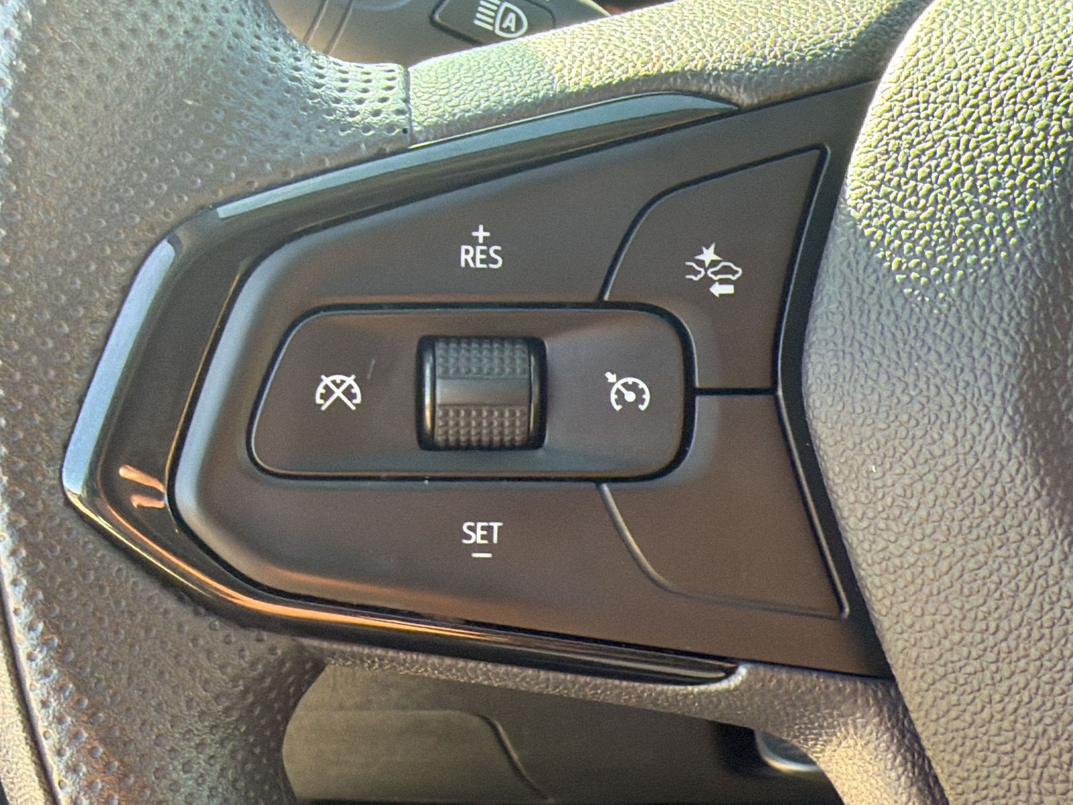 2025 Chevrolet Trax LT - Photo 17