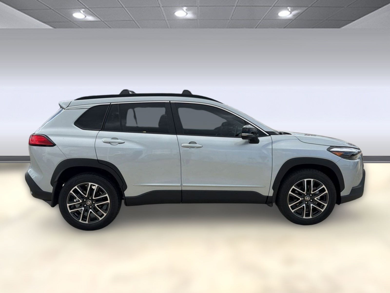 2026 Toyota Corolla Cross XLE - Photo 8