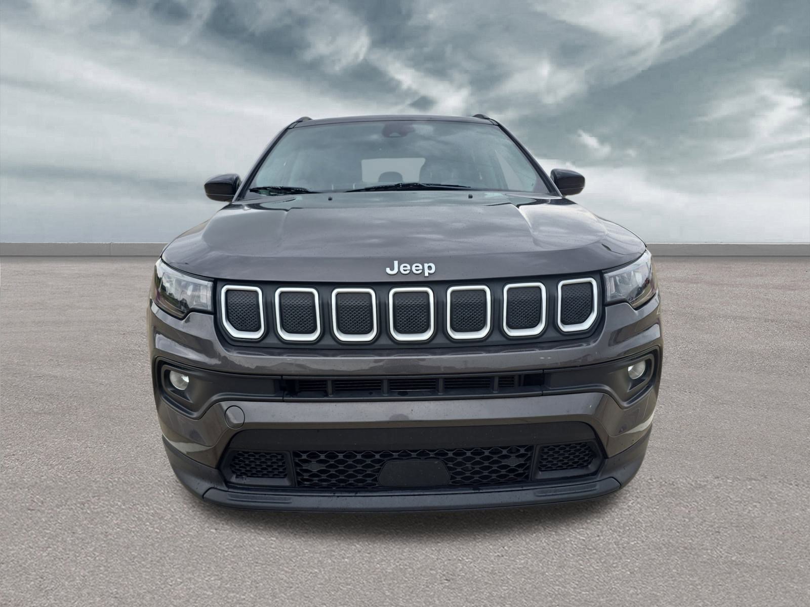 2022 Jeep Compass Latitude photo 2