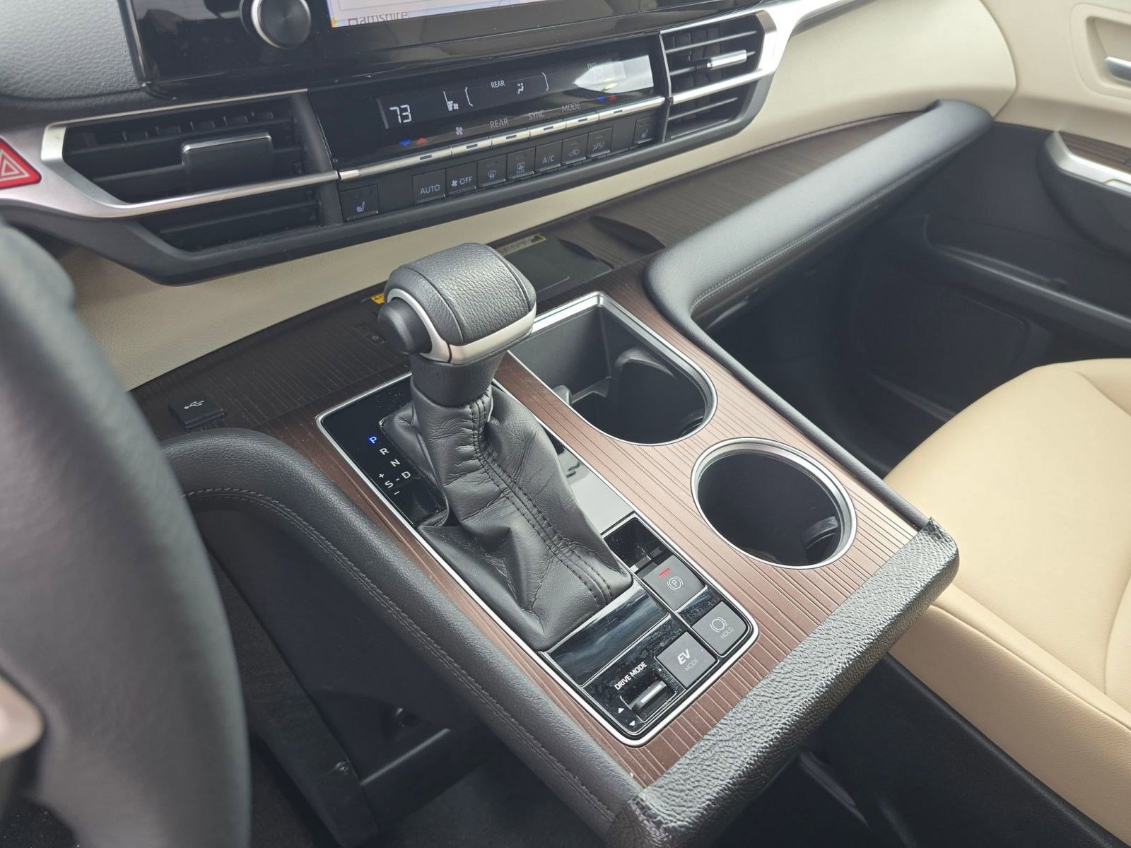2022 Toyota Sienna XLE - Photo 15