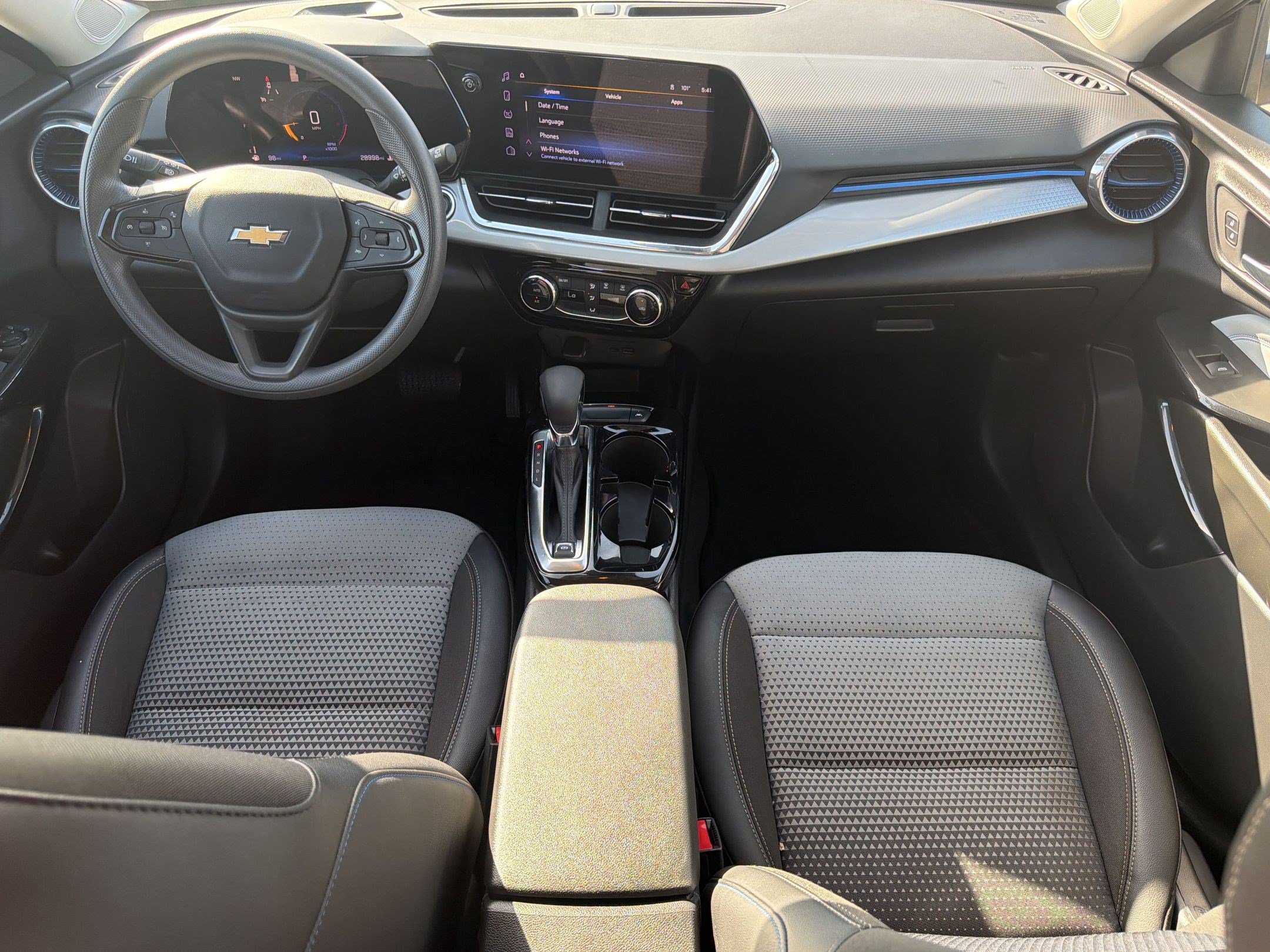 2025 Chevrolet Trax LT - Photo 16