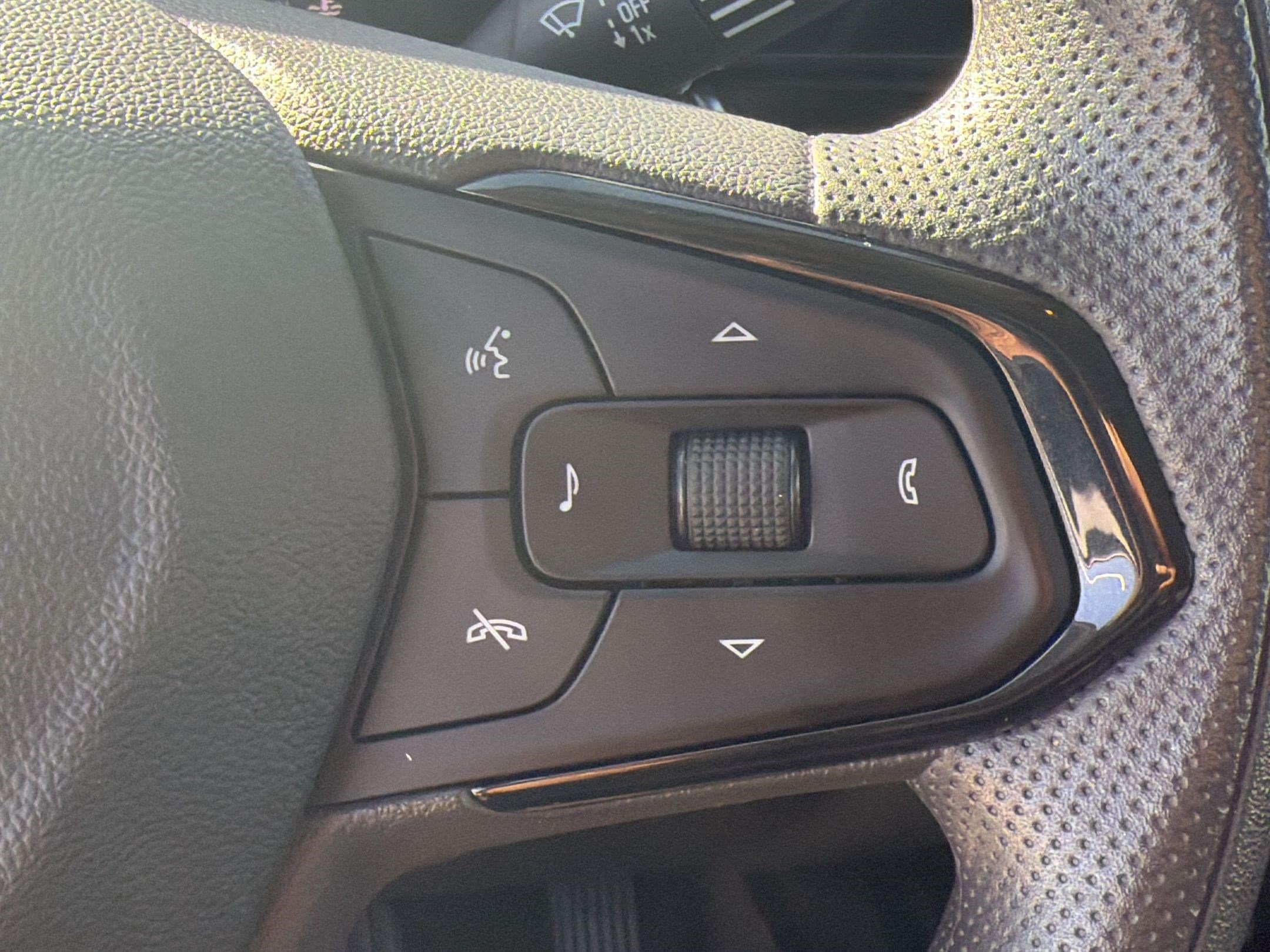 2025 Chevrolet Trax LT - Photo 26