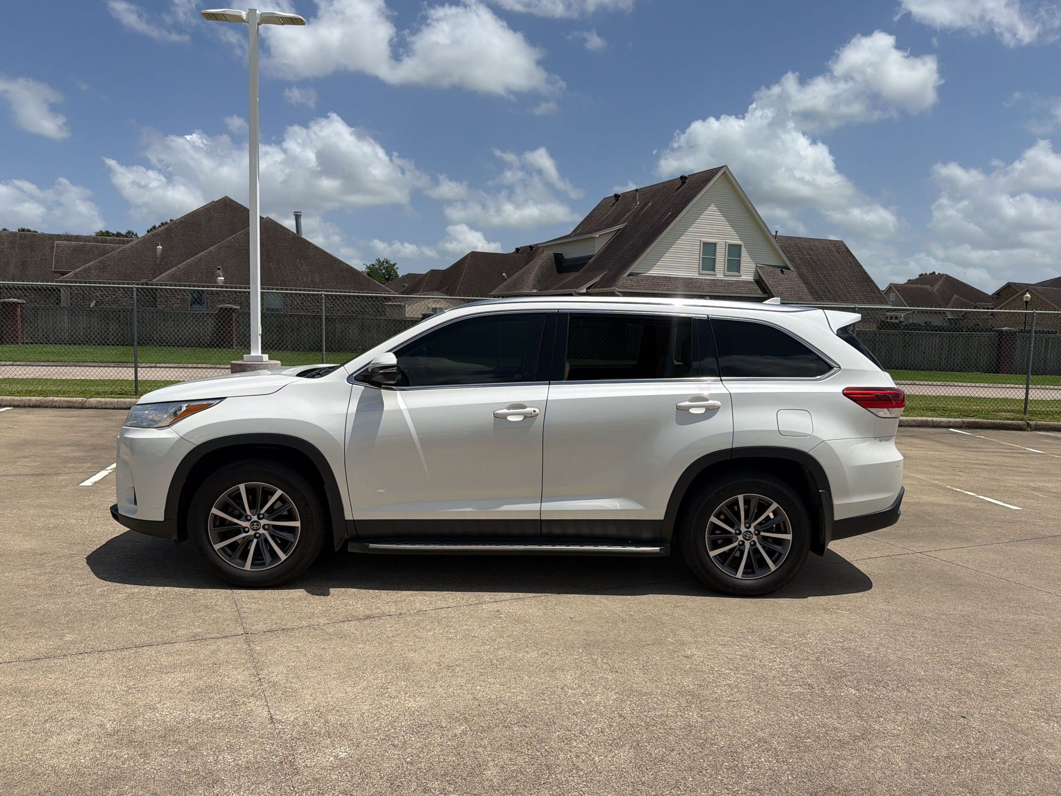 Highlander XLE SUV