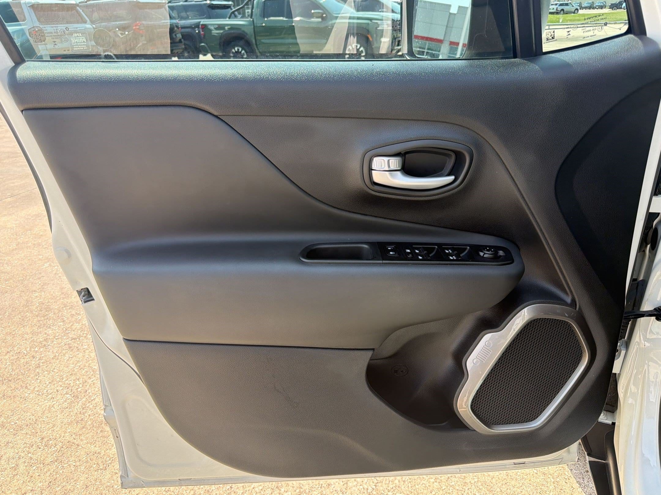 2023 Jeep Renegade Latitude - Photo 13
