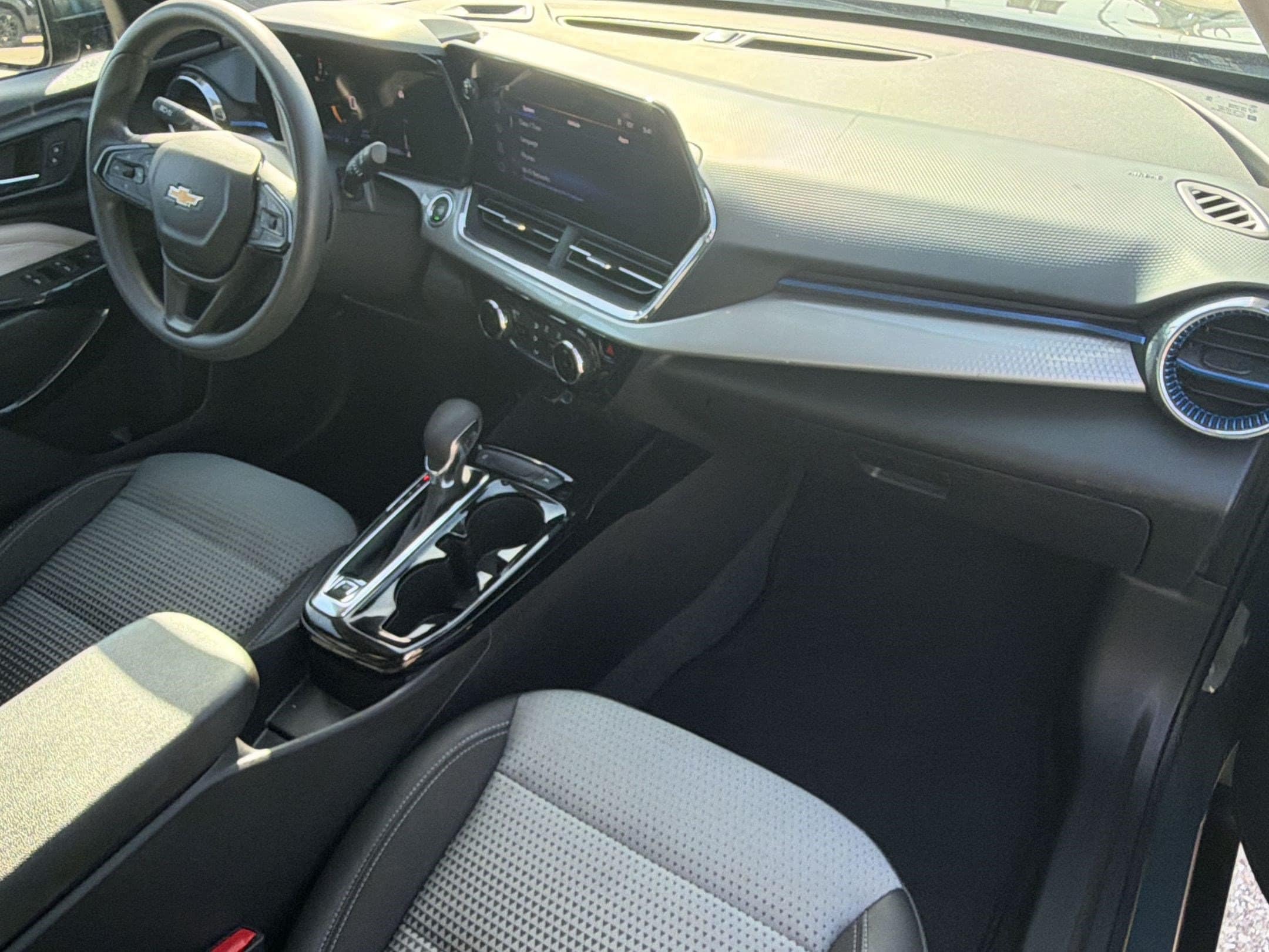 2025 Chevrolet Trax LT - Photo 28