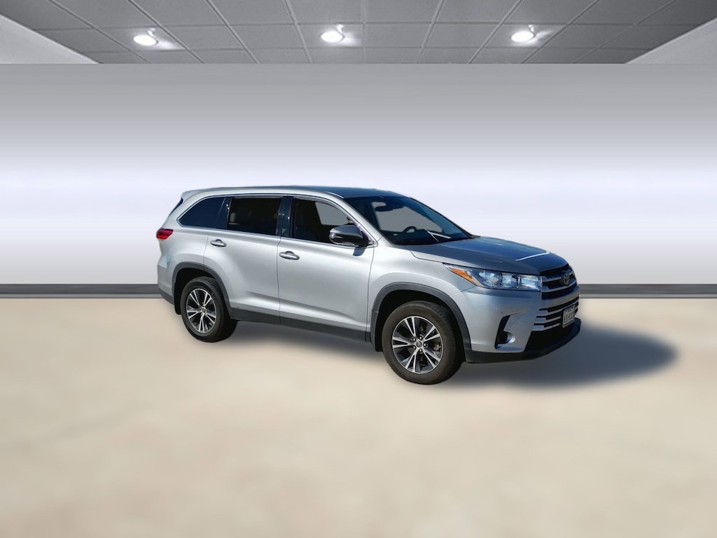 Used 2019 Toyota Highlander LE SUV
