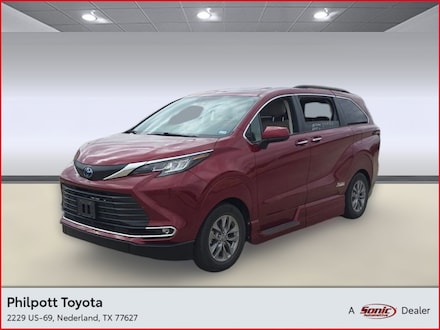 Used 2022 Toyota Sienna XLE Van Passenger Van