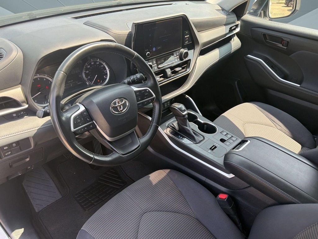 Used 2023 Toyota Highlander LE SUV
