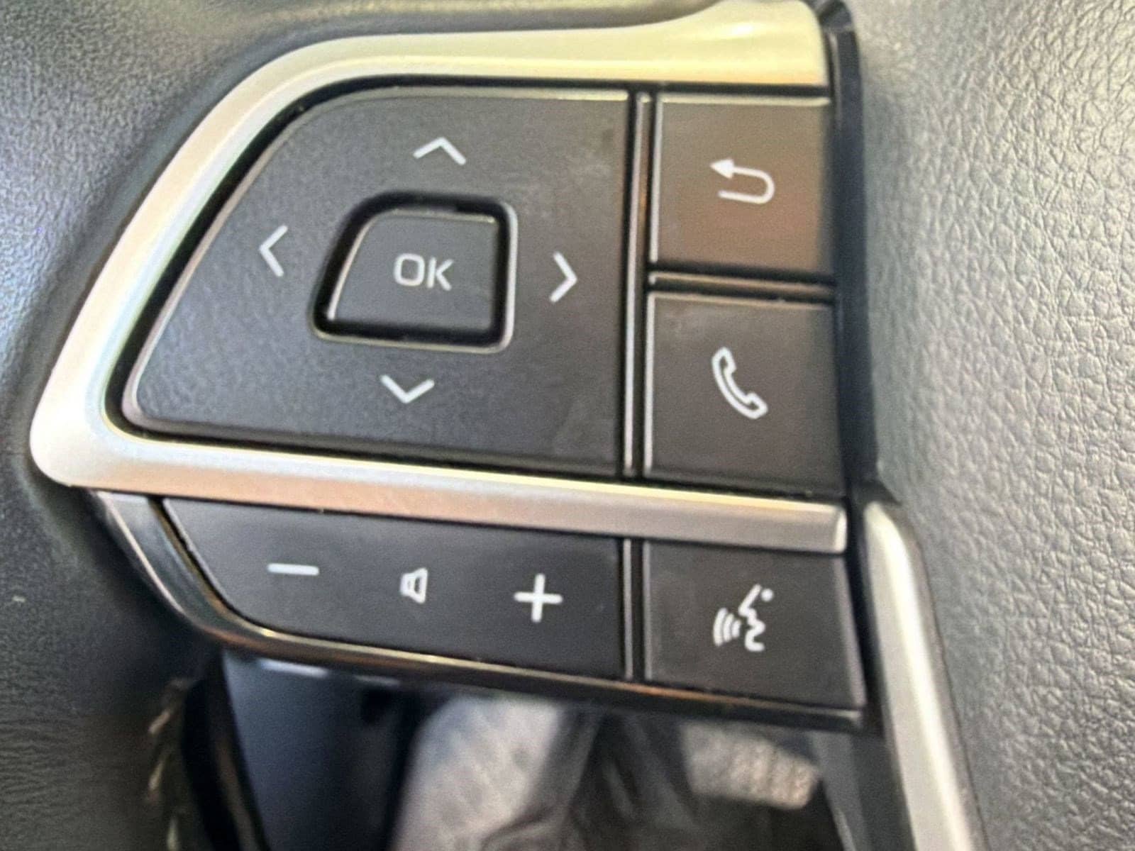 2024 Toyota Highlander XLE - Photo 12