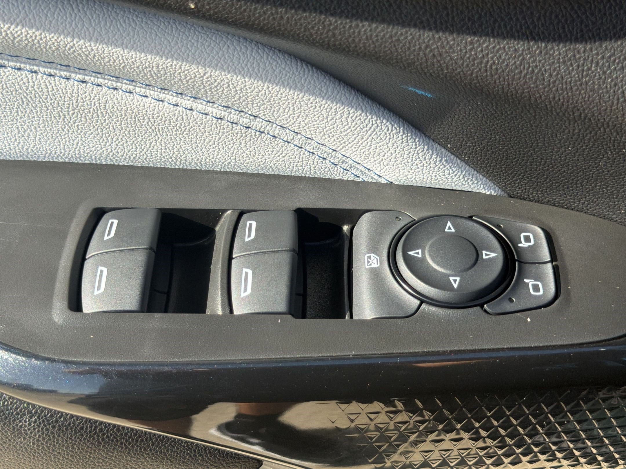2025 Chevrolet Trax LT - Photo 14