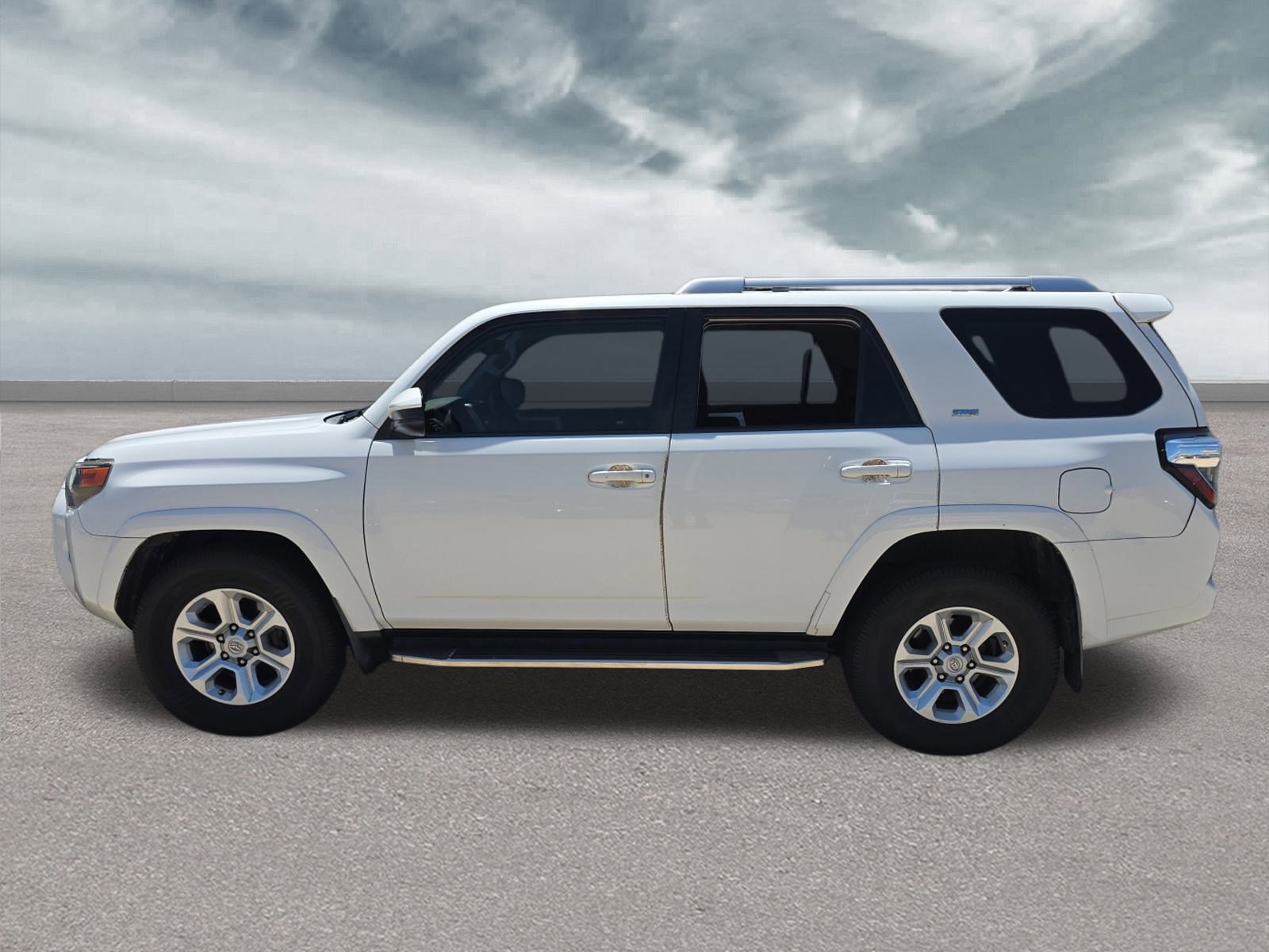 2018 Toyota 4Runner SR5 photo 4