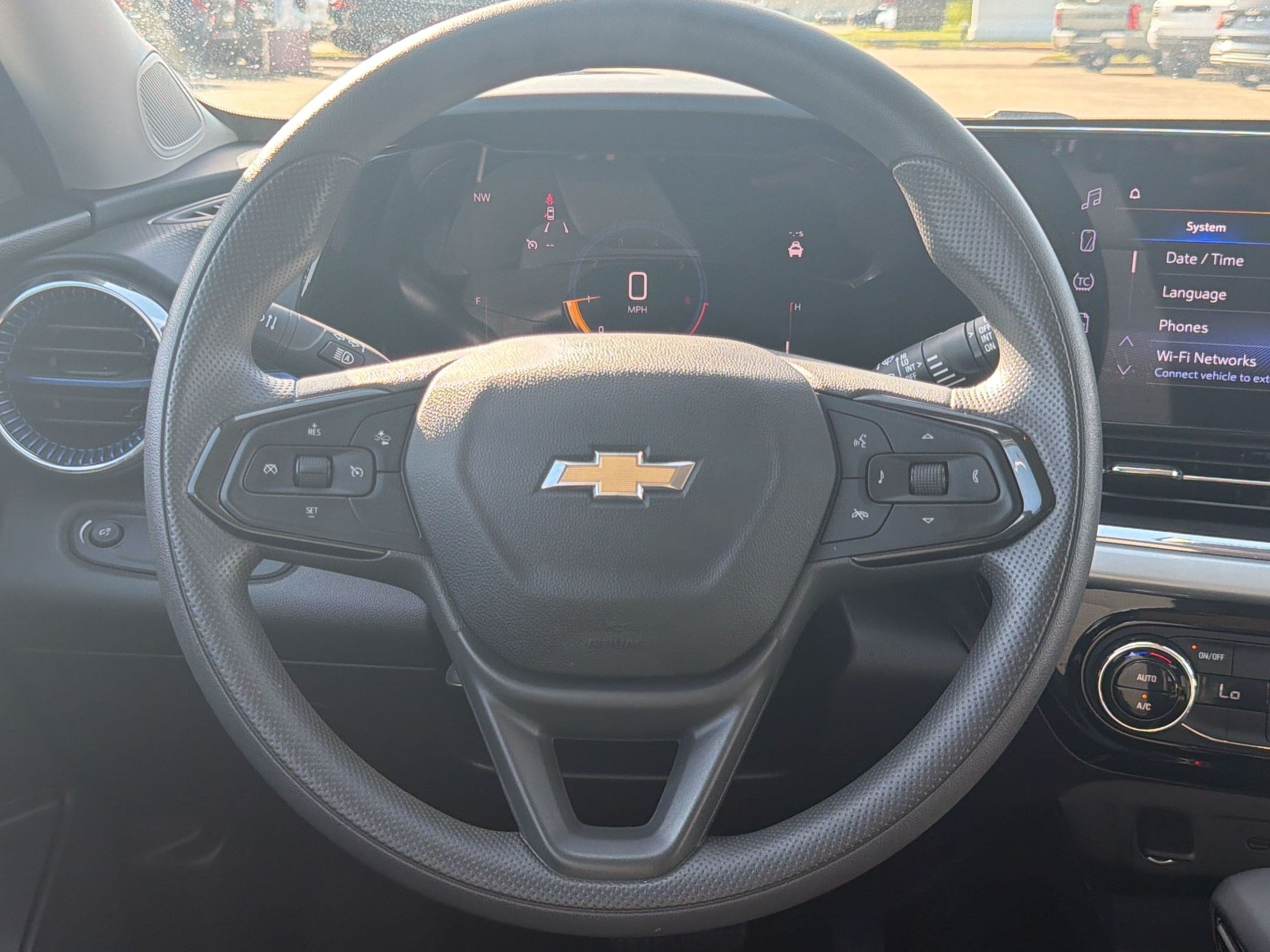 2025 Chevrolet Trax LT - Photo 11
