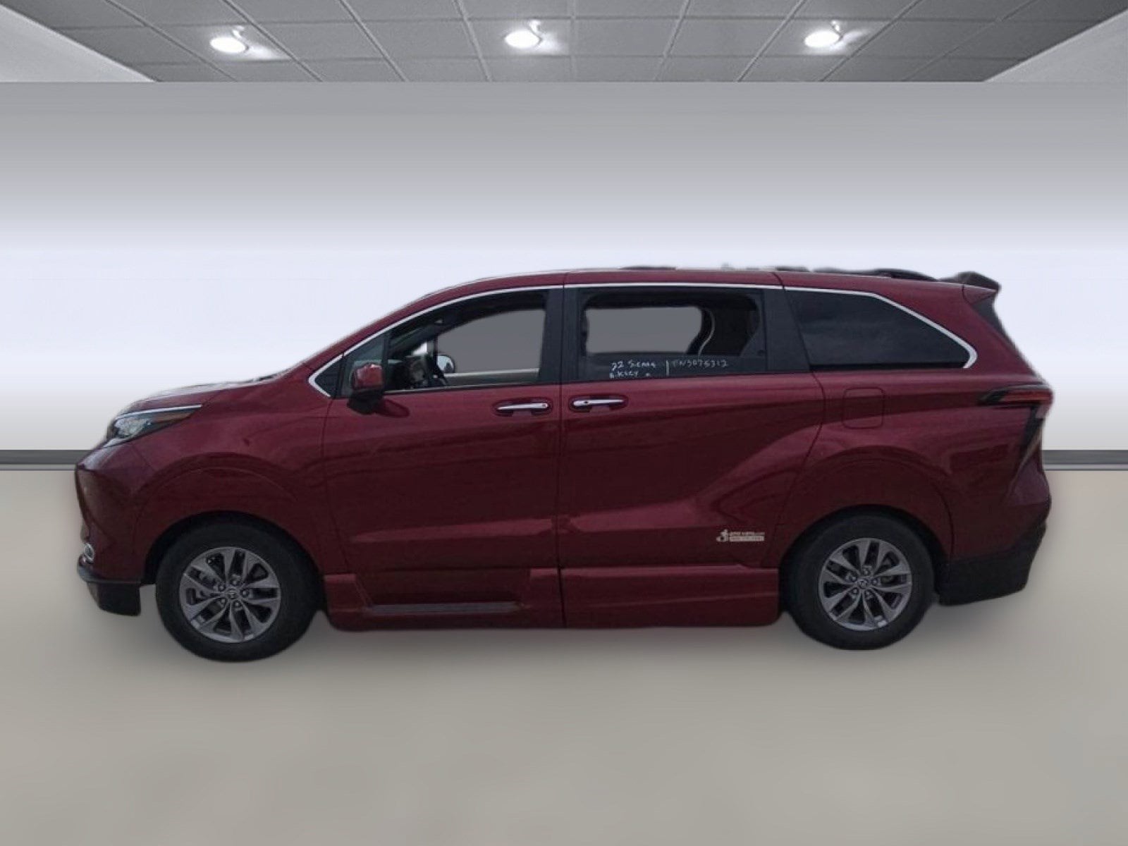 2022 Toyota Sienna XLE - Photo 35