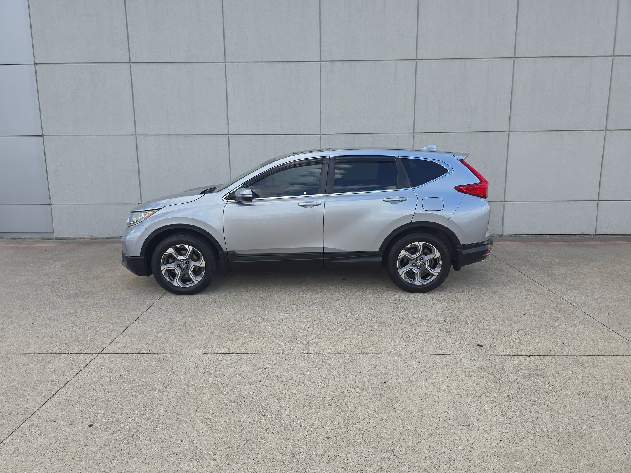 Used 2019 Honda CR-V EX with VIN 5J6RW1H51KA000754 for sale in Nederland, TX