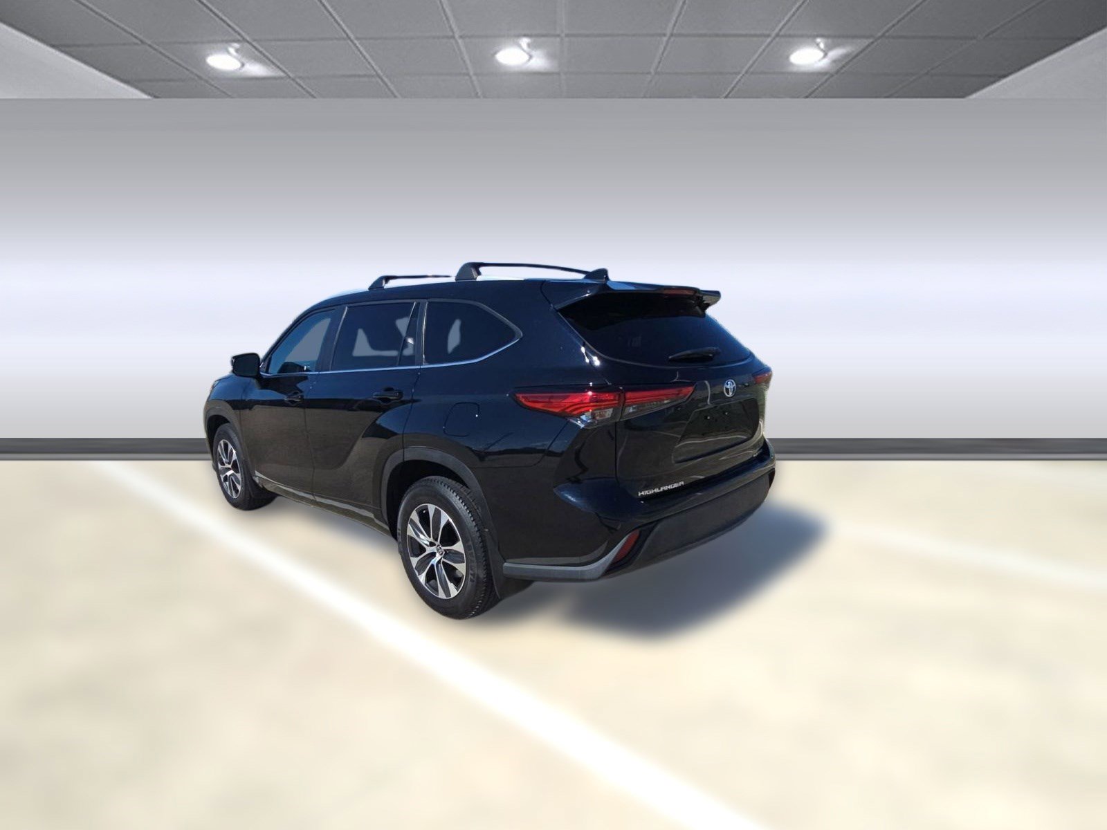 2023 Toyota Highlander XLE photo 2