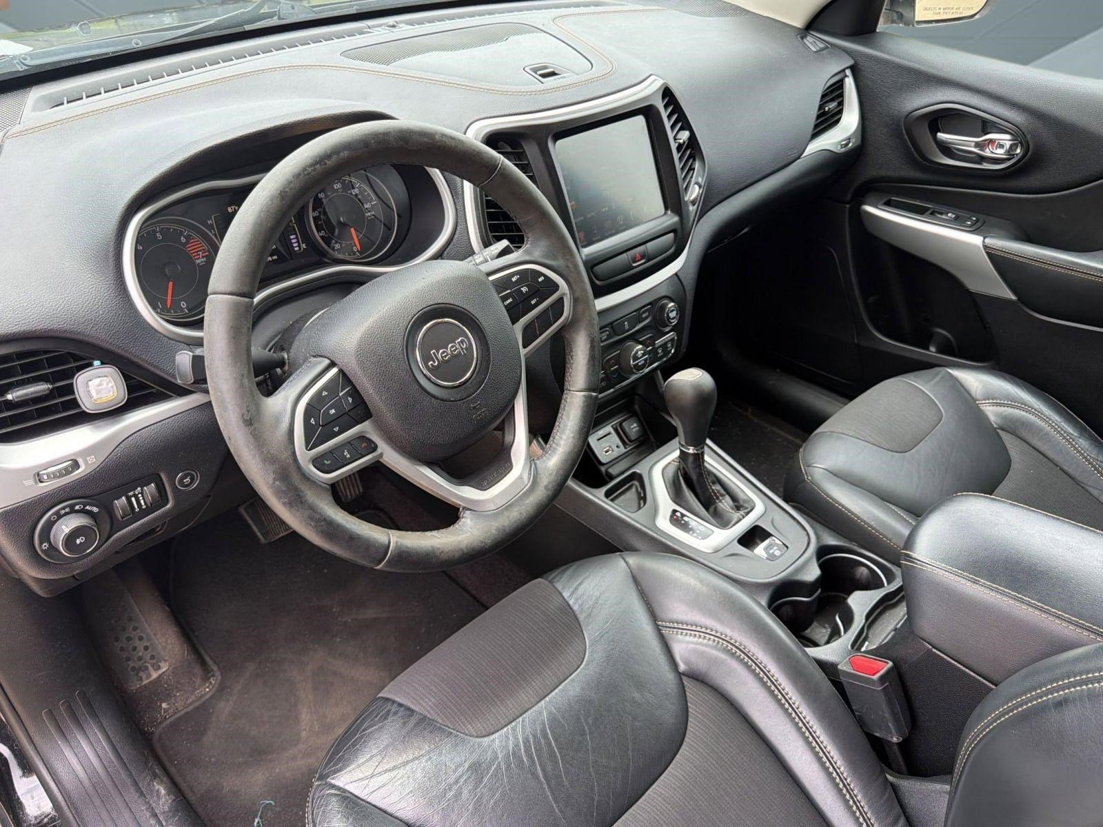 Cherokee Latitude Plus SUV