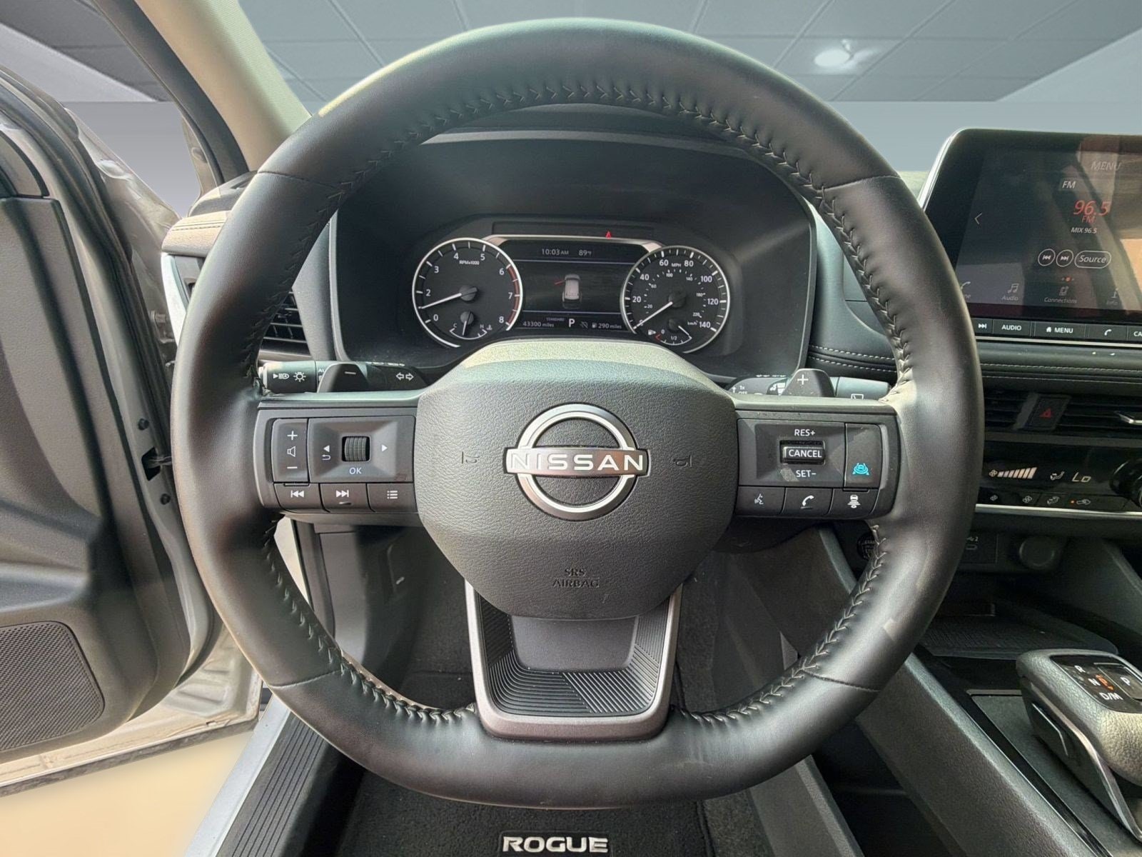 2025 Nissan Rogue SV - Photo 11