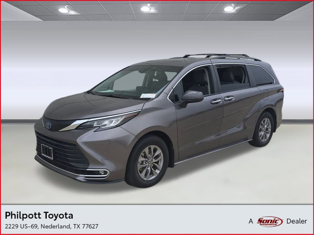 Used 2021 Toyota Sienna XLE Van