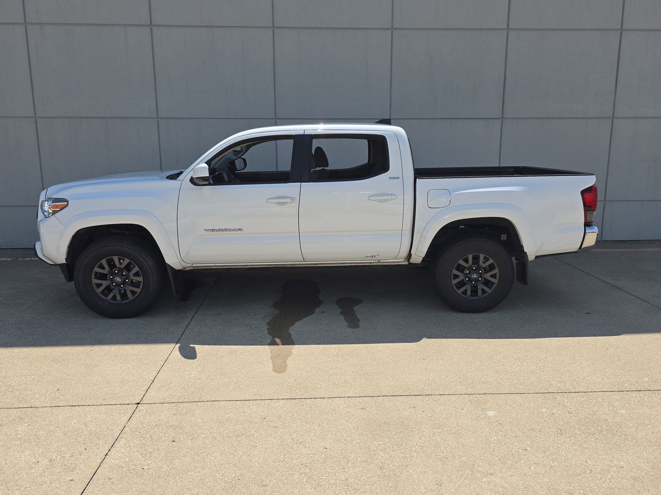 2023 Toyota Tacoma SR5 photo 2