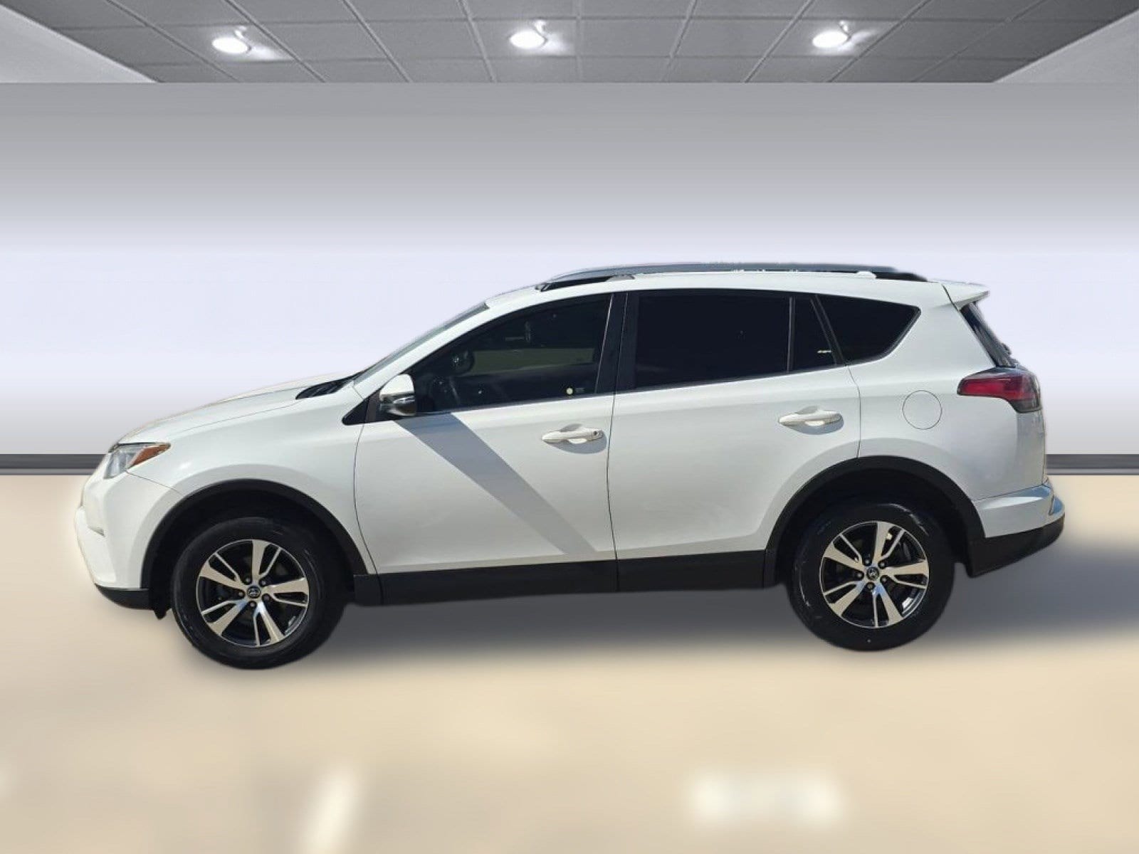 Used 2018 Toyota RAV4 XLE with VIN JTMWFREVXJJ154924 for sale in Nederland, TX