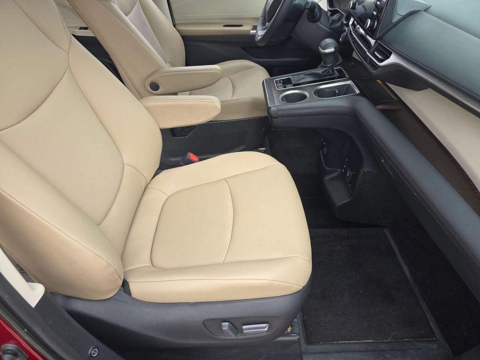 2022 Toyota Sienna XLE - Photo 28