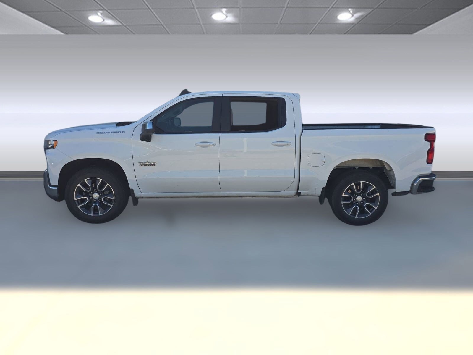 2020 Chevrolet Silverado 1500 LT photo 2