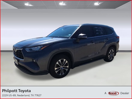Used 2020 Toyota Highlander XLE SUV for sale in Nederland, TX