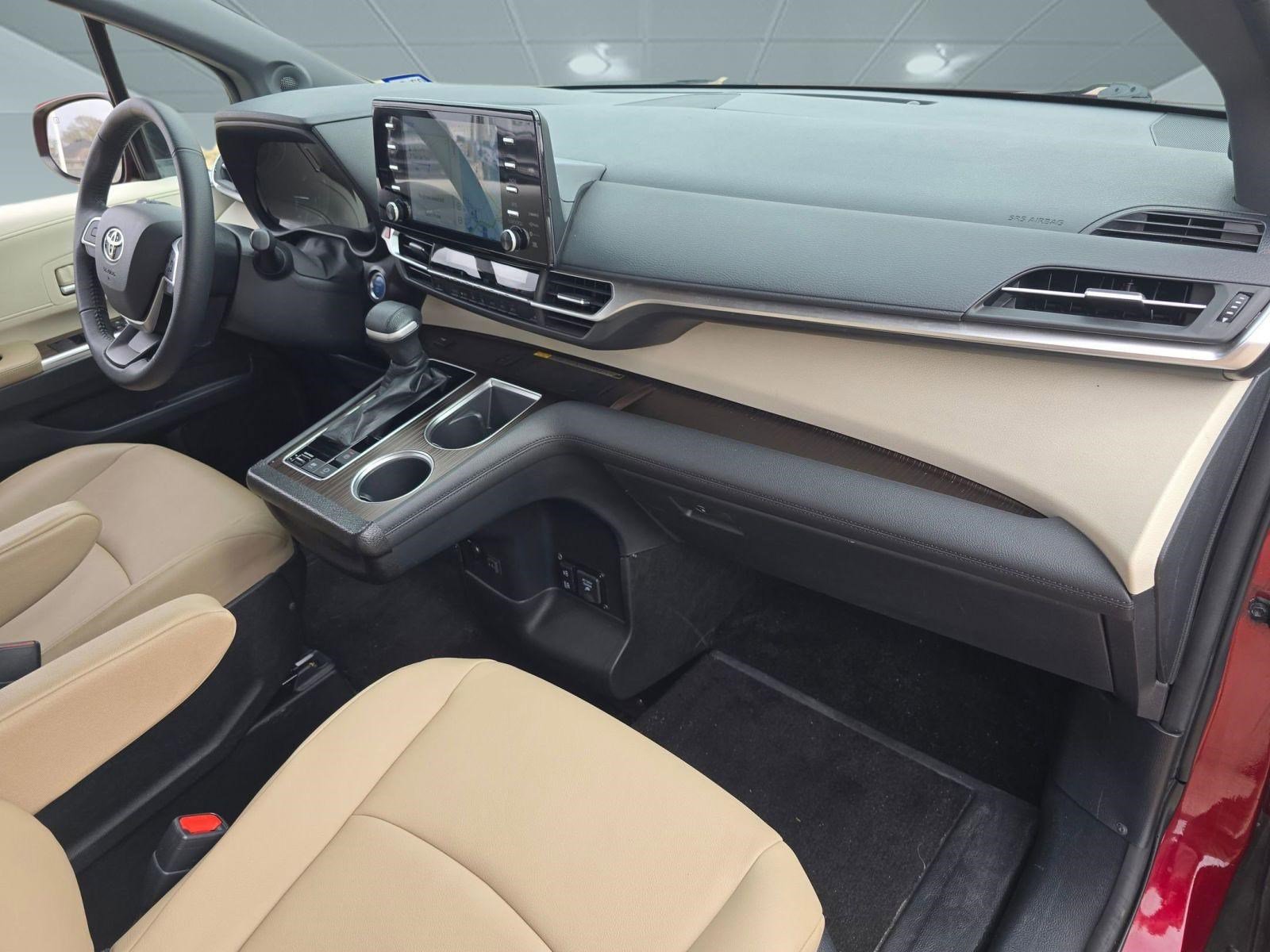 2022 Toyota Sienna XLE - Photo 29