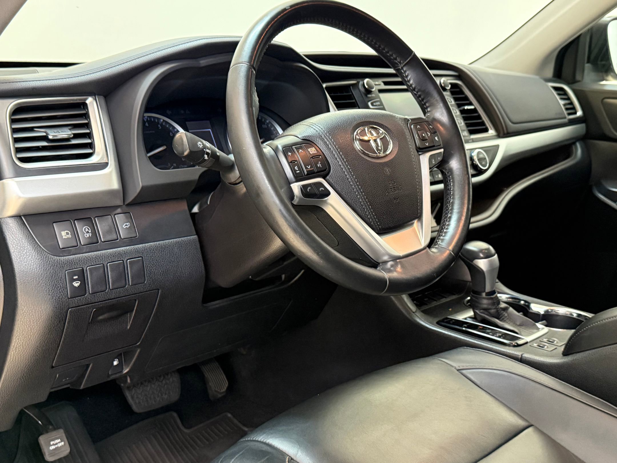 2018 Toyota Highlander SE photo 4