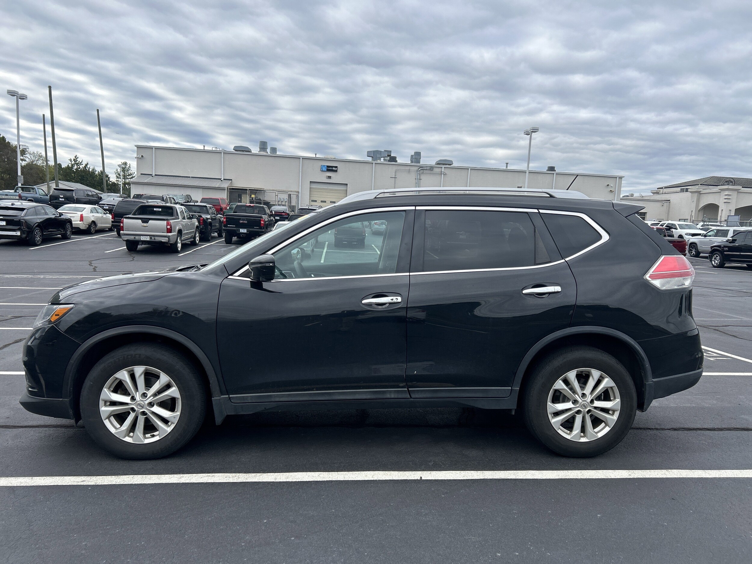 2016 Nissan Rogue SV photo 4