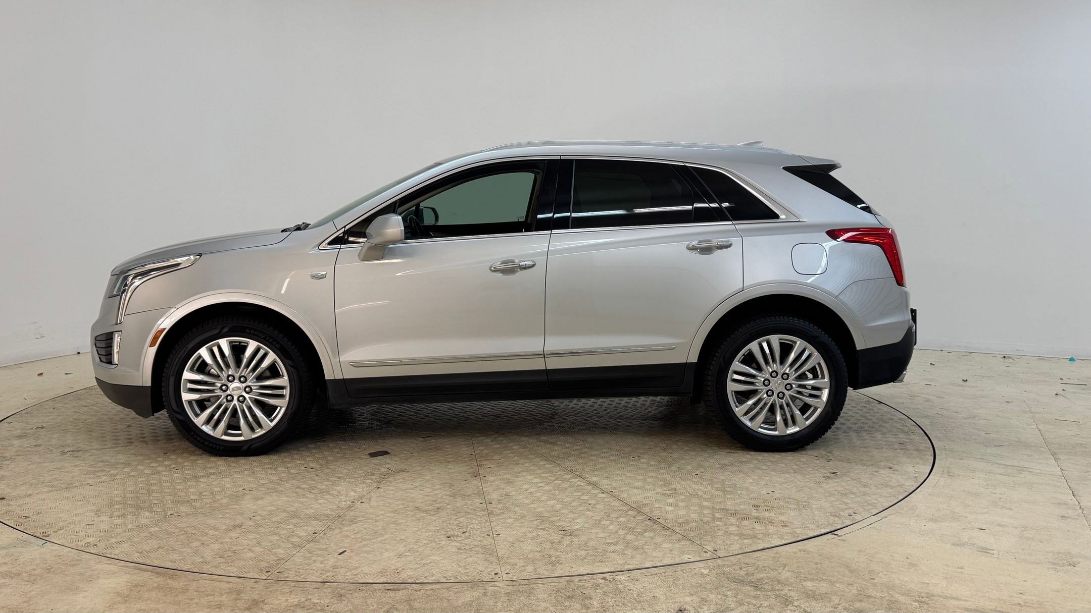 2019 Cadillac XT5 Premium Luxury photo 2