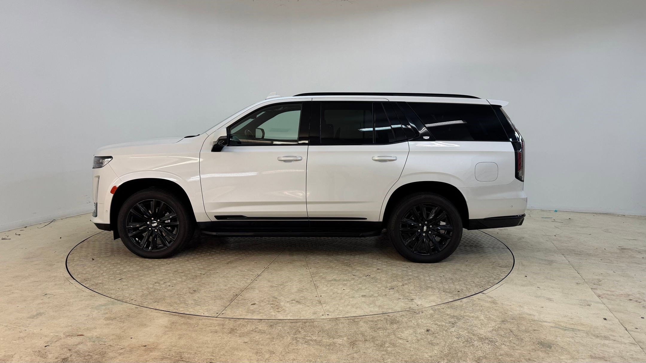 2024 Cadillac Escalade Sport photo 2