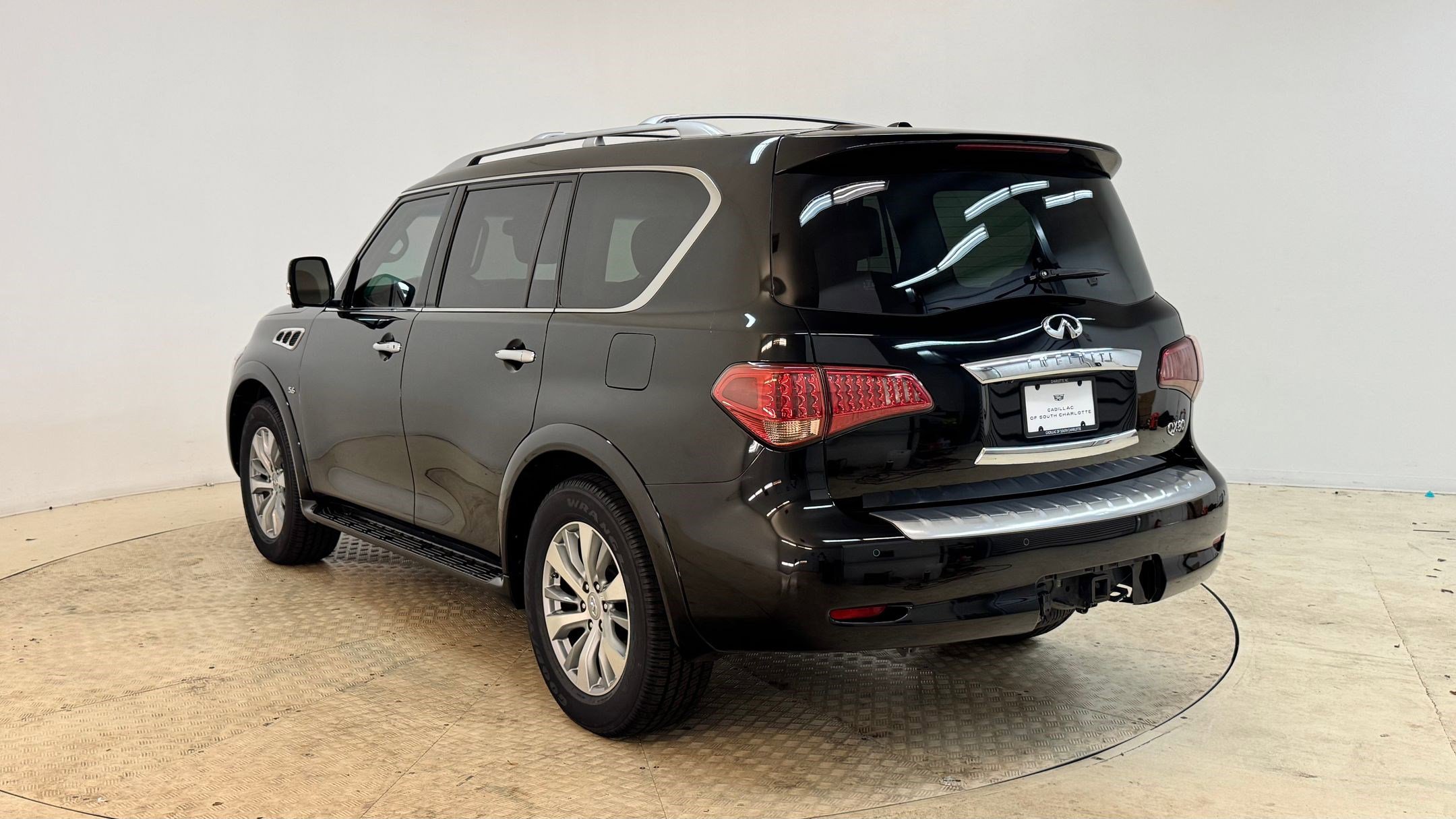 2015 Infiniti QX80 photo 3