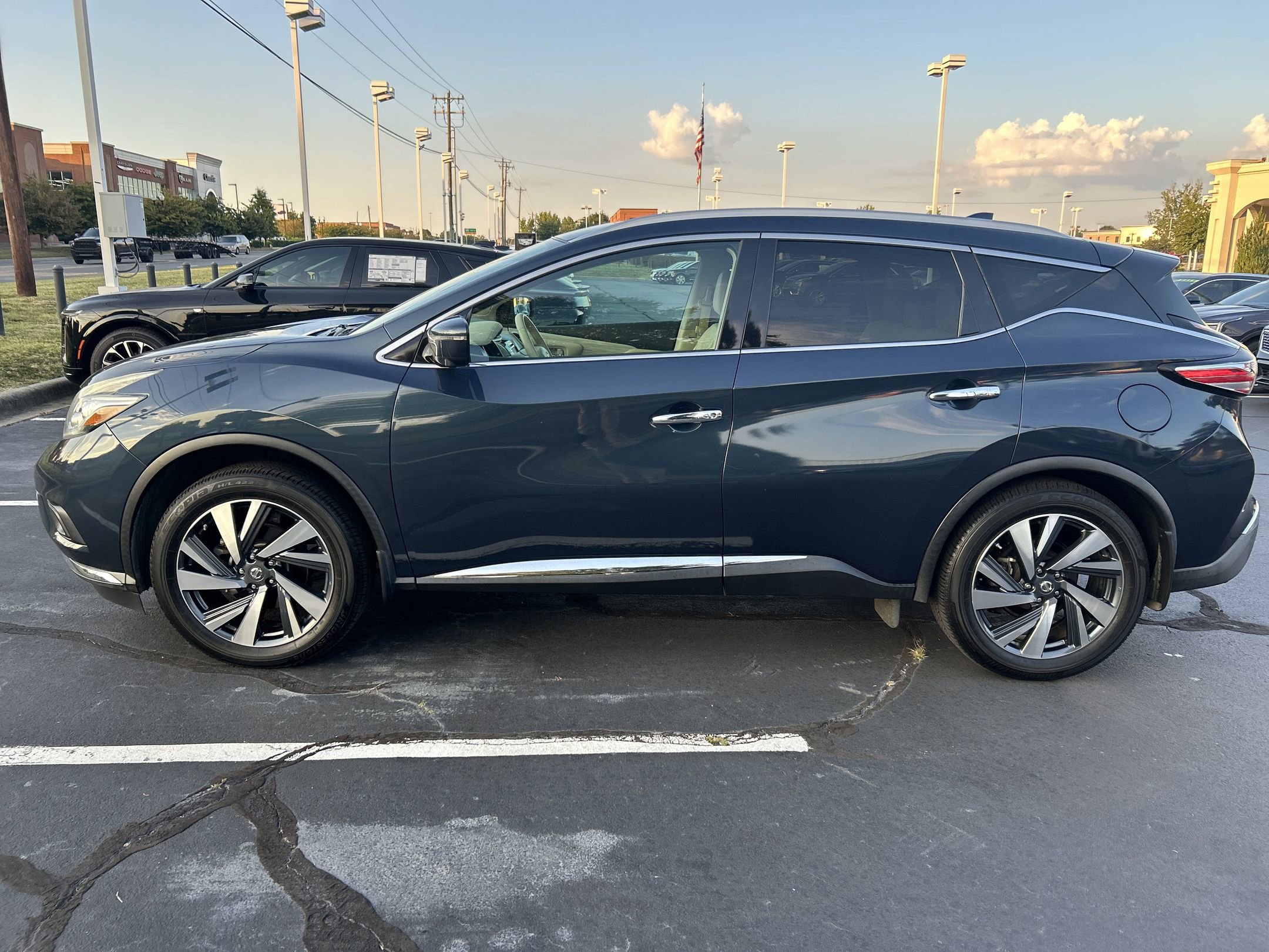 2017 Nissan Murano Platinum photo 2