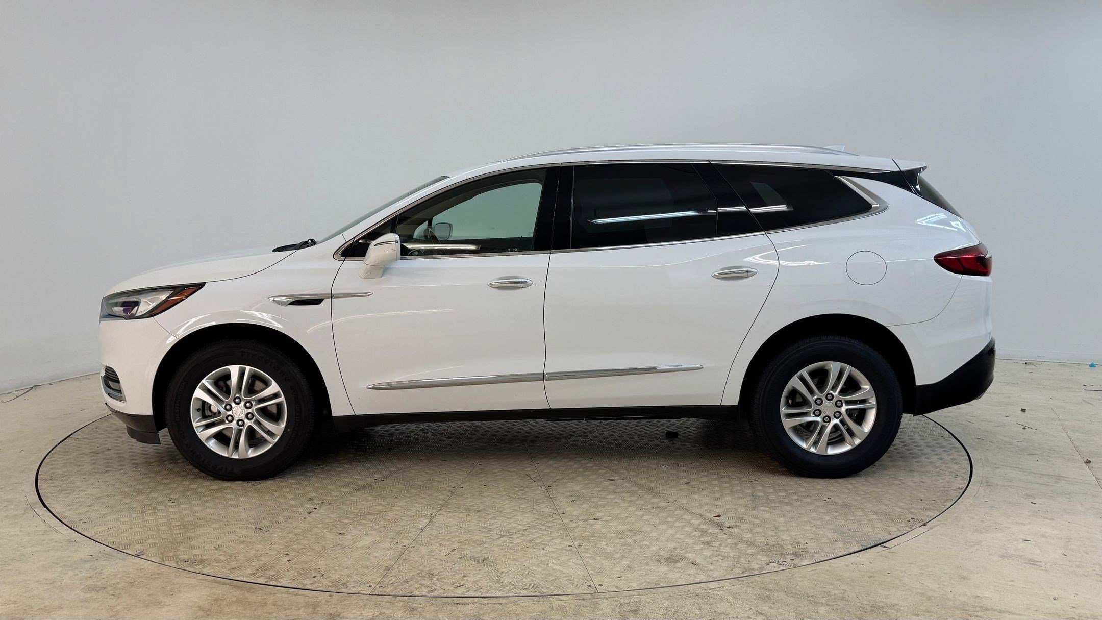 2019 Buick Enclave Essence photo 2