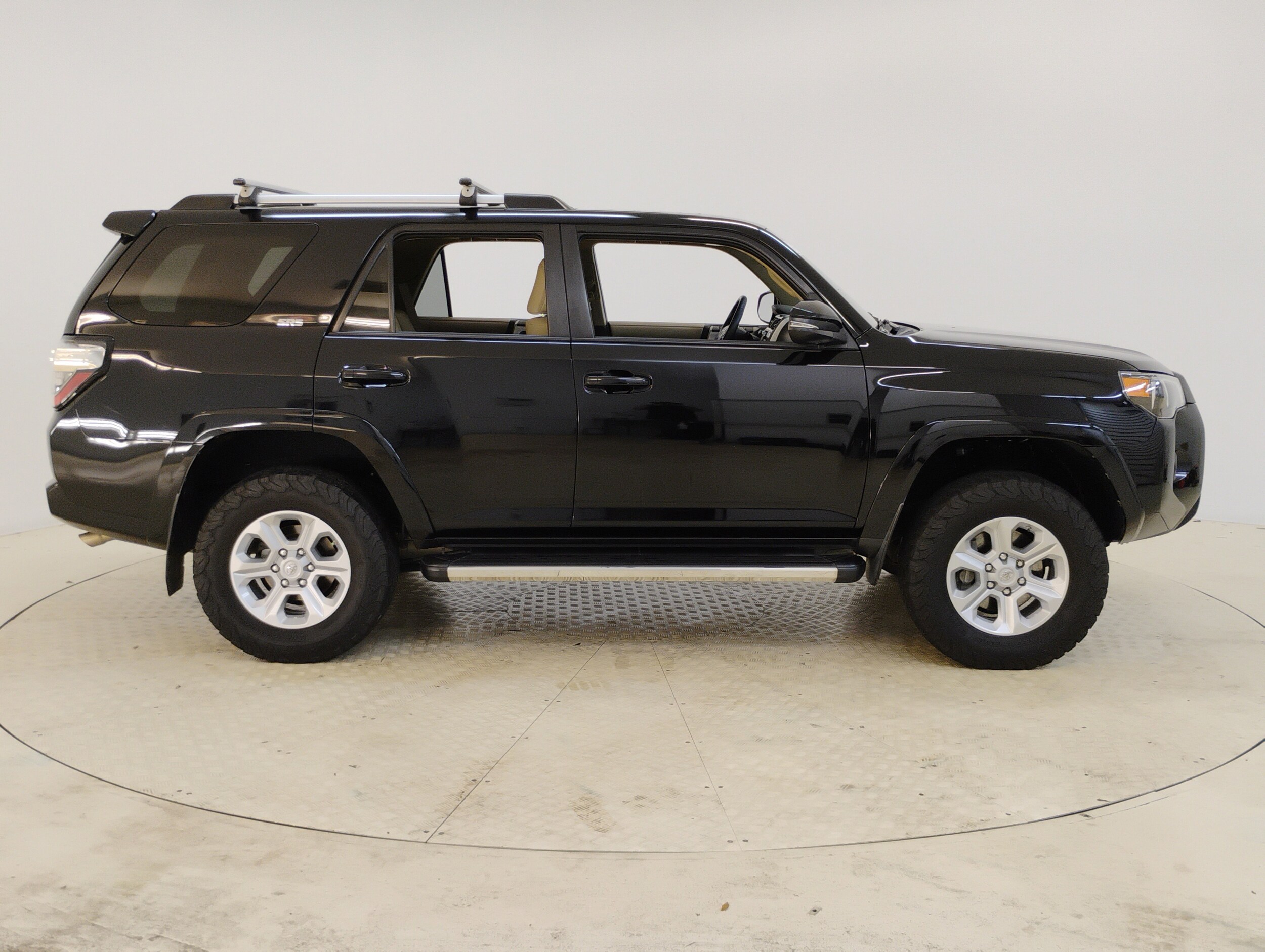 2019 Toyota 4Runner SR5 photo 2